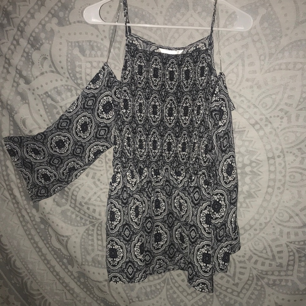 Peek- a -boo shoulder loose fit top